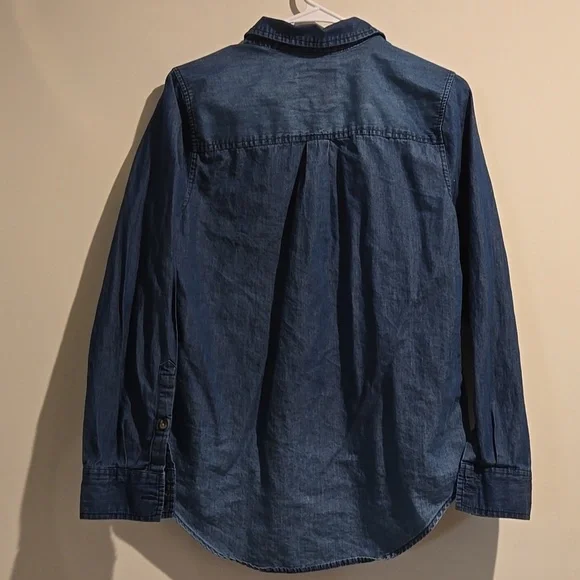 SO blue light denim button down top. Size small. - Picture 5 of 6